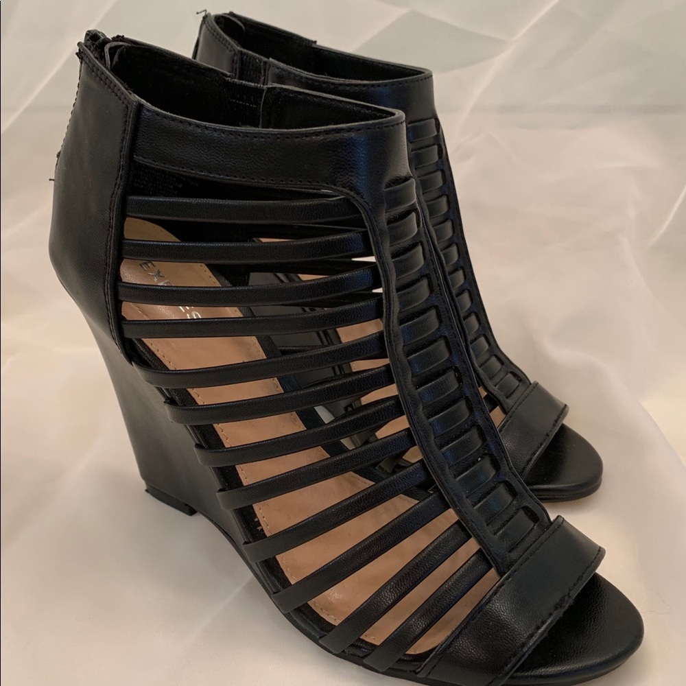 Express shoes black size 6